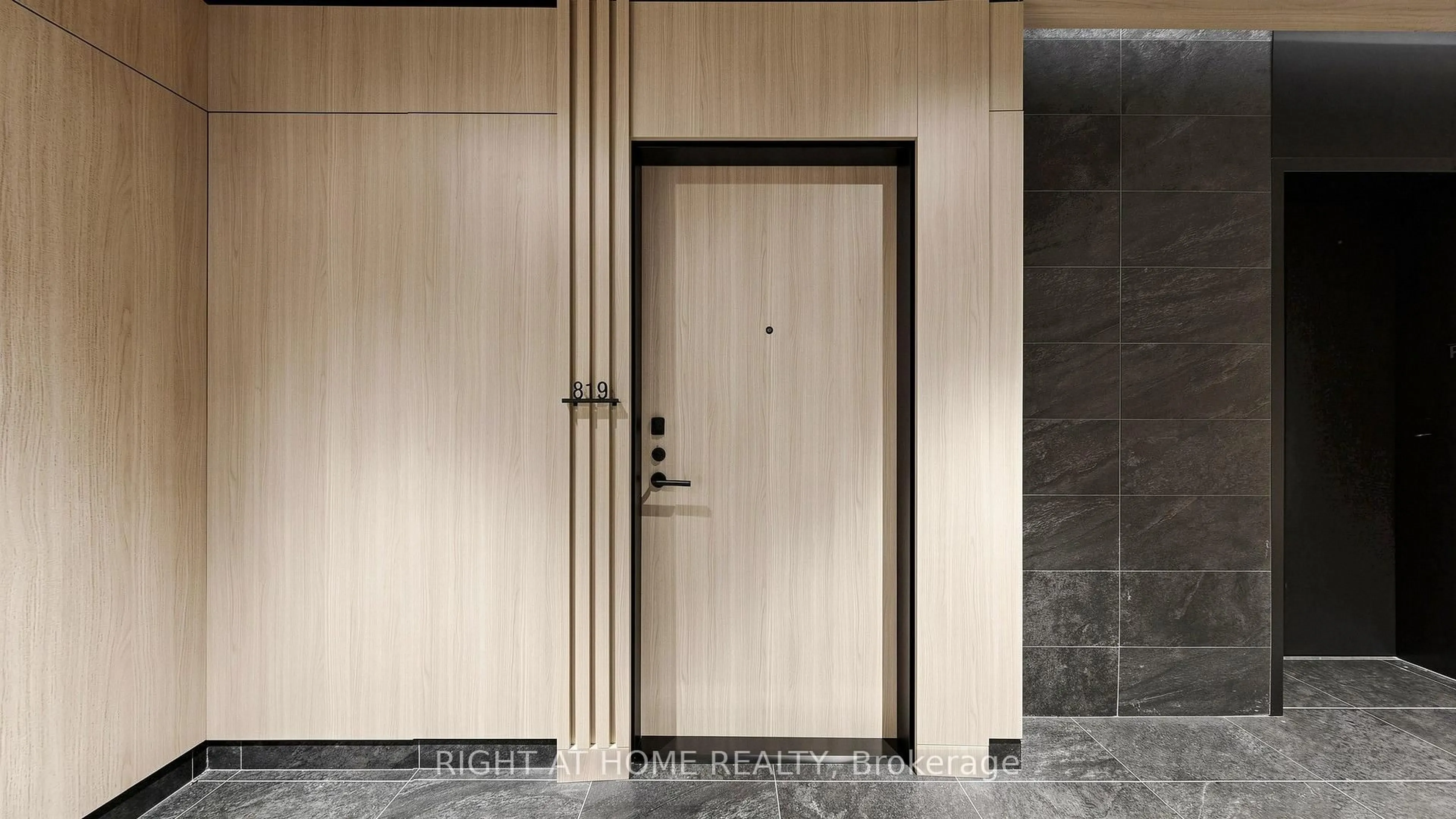 Indoor foyer for 15 Mercer St #819, Toronto Ontario M5V 1H2