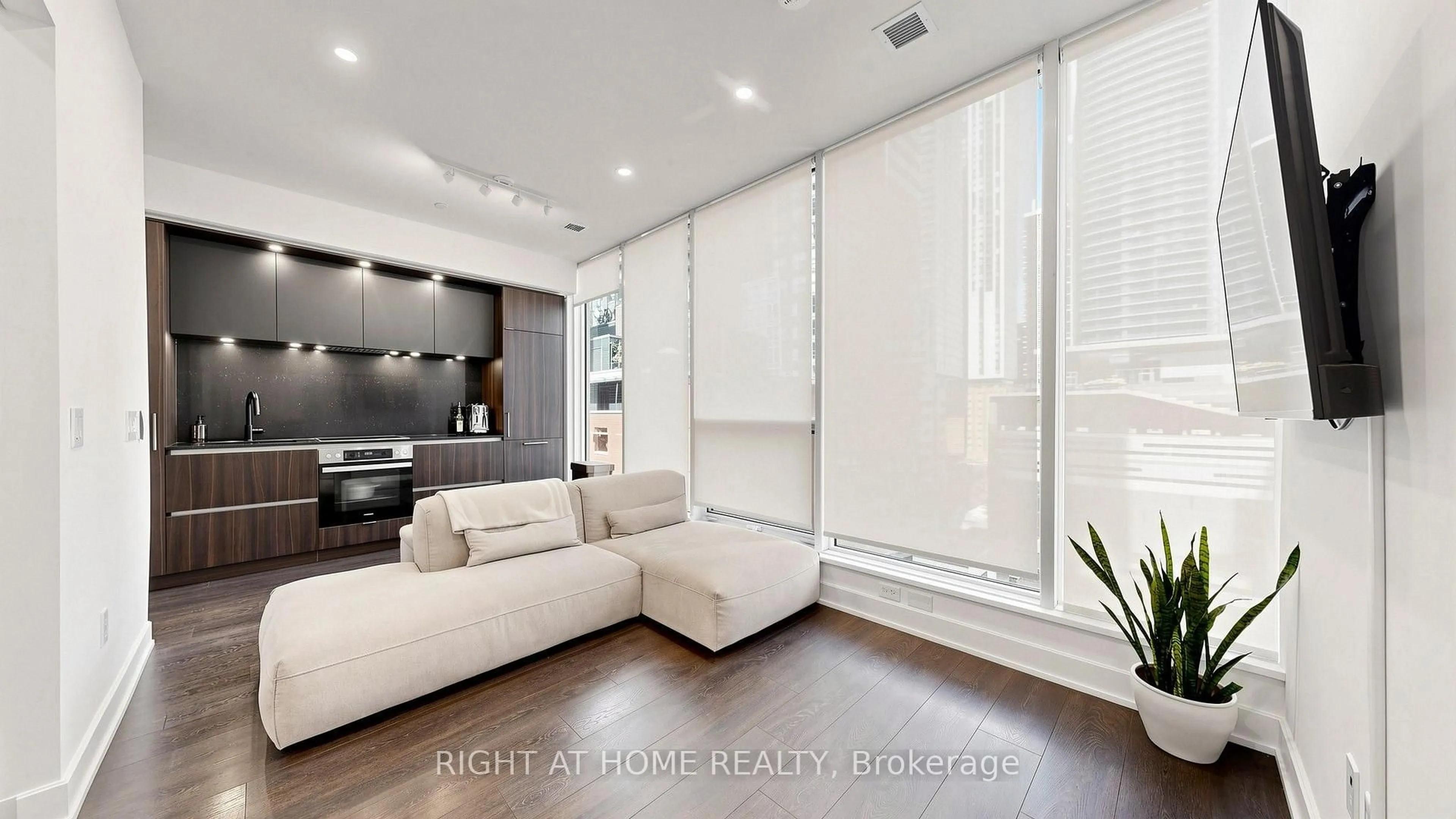 Unknown for 15 Mercer St #819, Toronto Ontario M5V 1H2