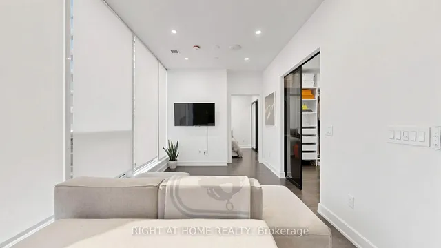 15 Mercer St #819, Toronto 5