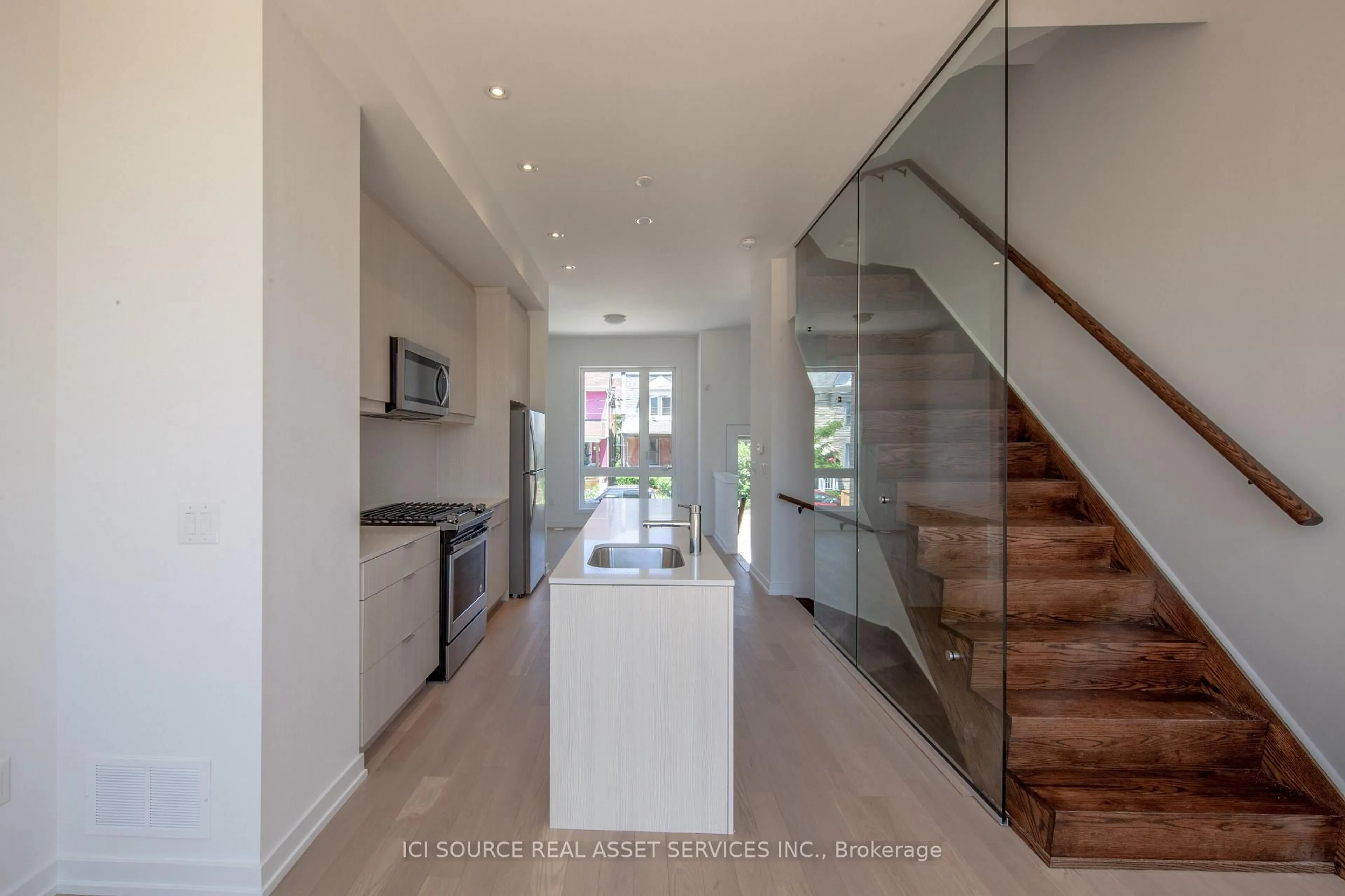 Unknown for 66B Perth Ave, Toronto Ontario M6R 0A8