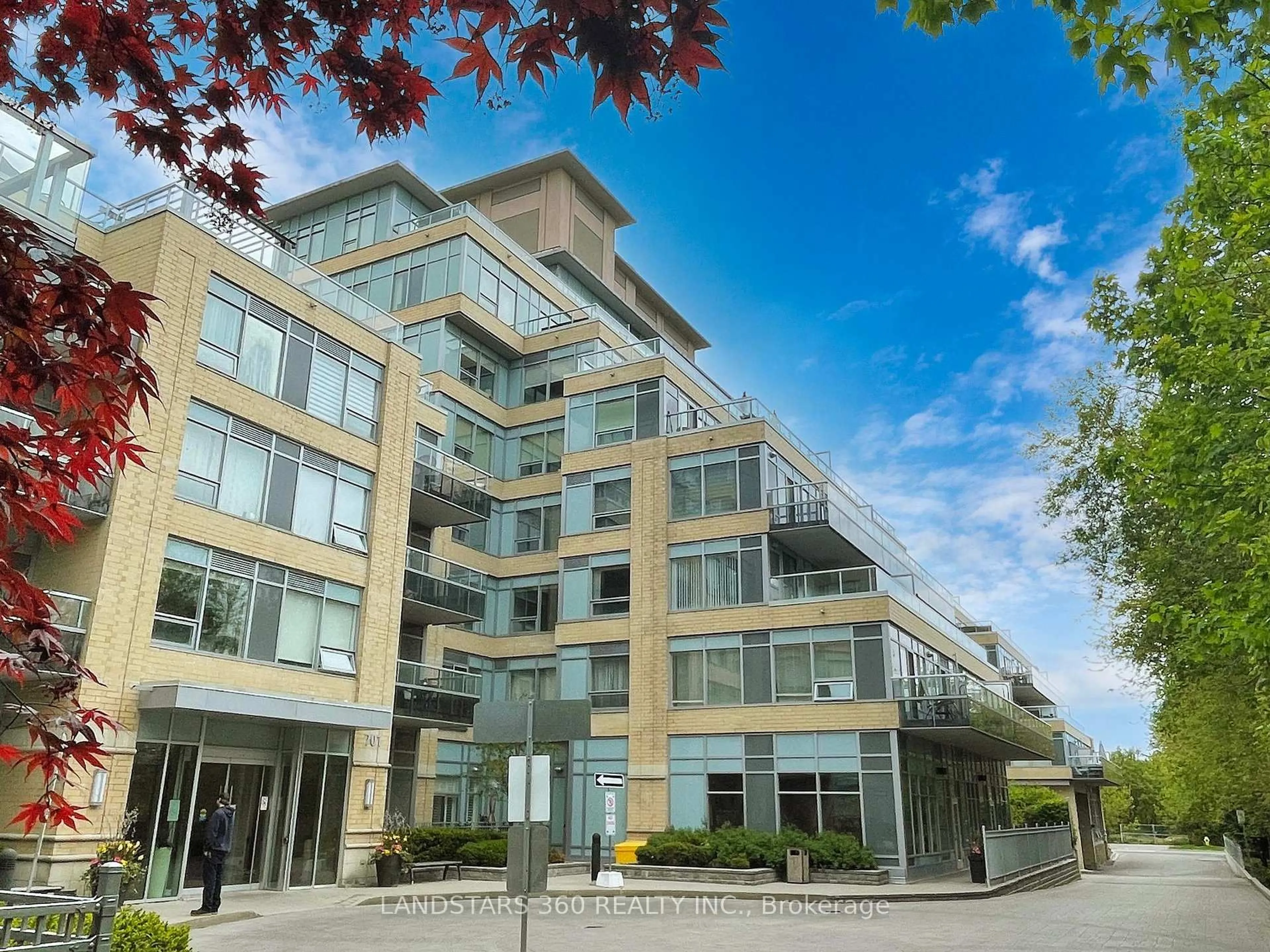 Indoor foyer for 701 Sheppard Ave #803, Toronto Ontario M3H 0B2