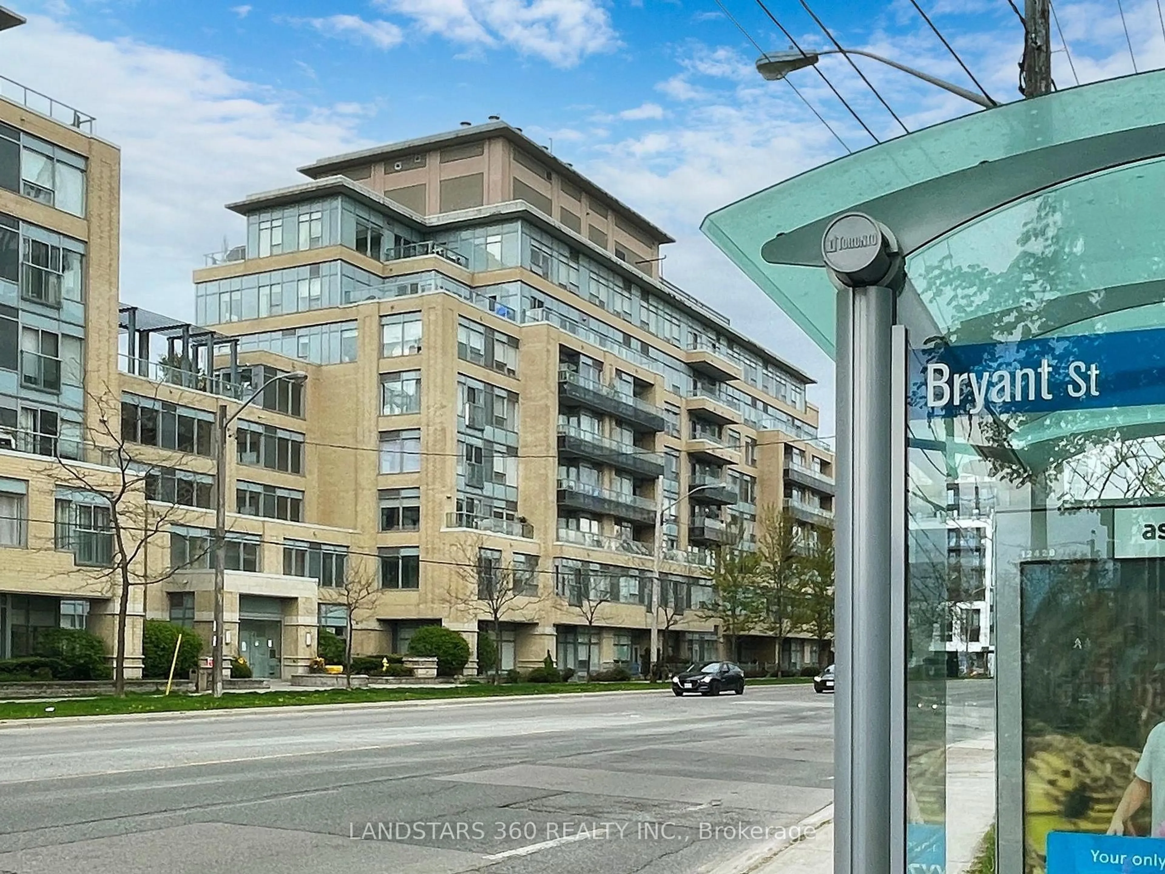 Indoor foyer for 701 Sheppard Ave #803, Toronto Ontario M3H 0B2