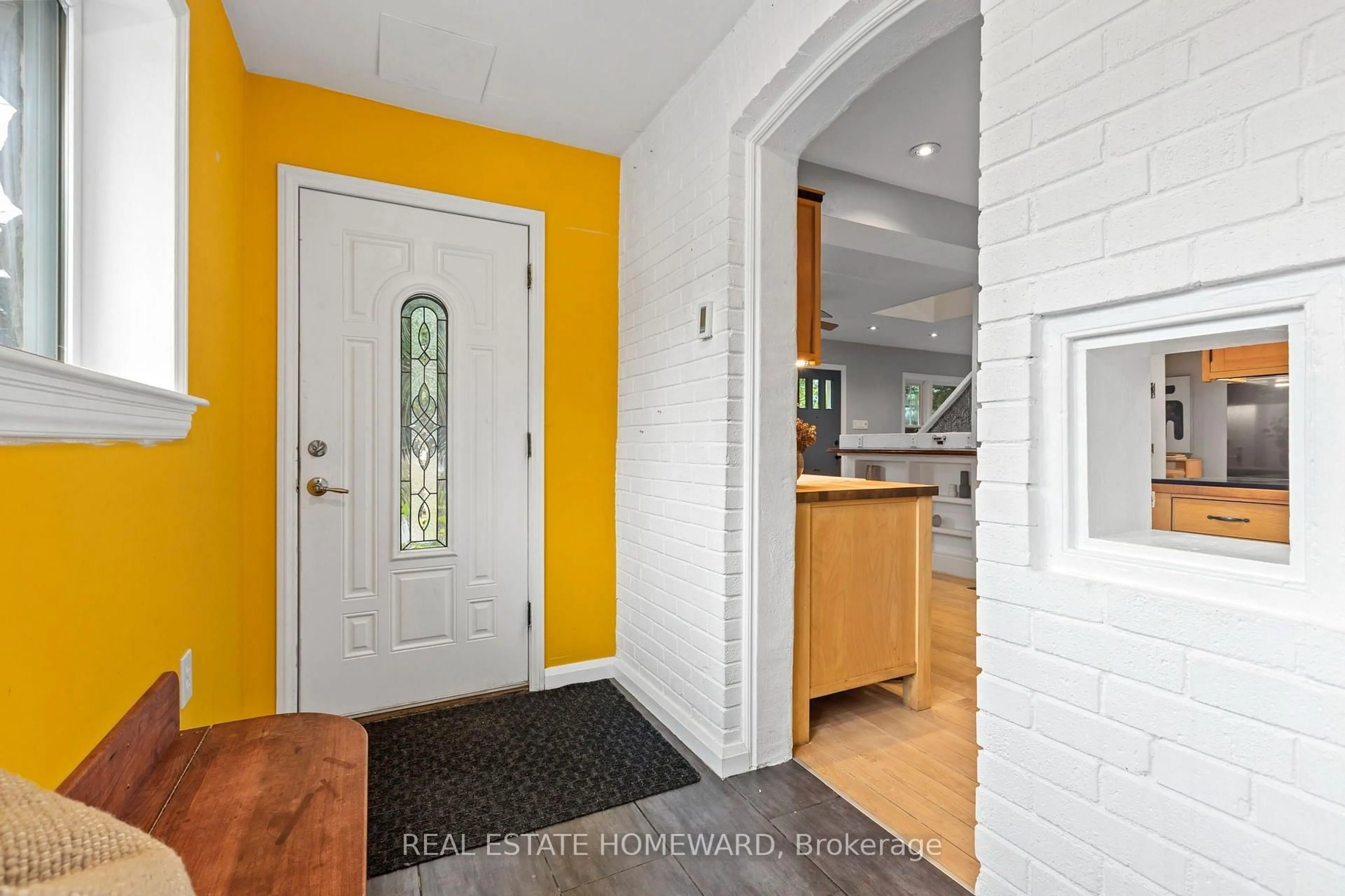Indoor entryway for 9 Dromore Cres, Toronto Ontario M2R 2H4