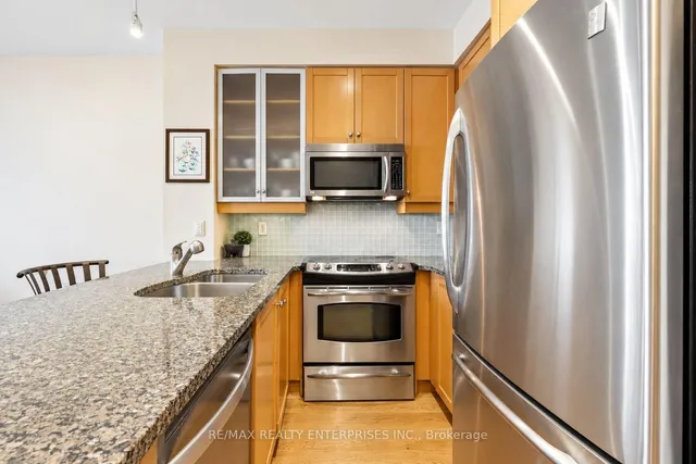 18 Yorkville Ave #2706, Toronto 2