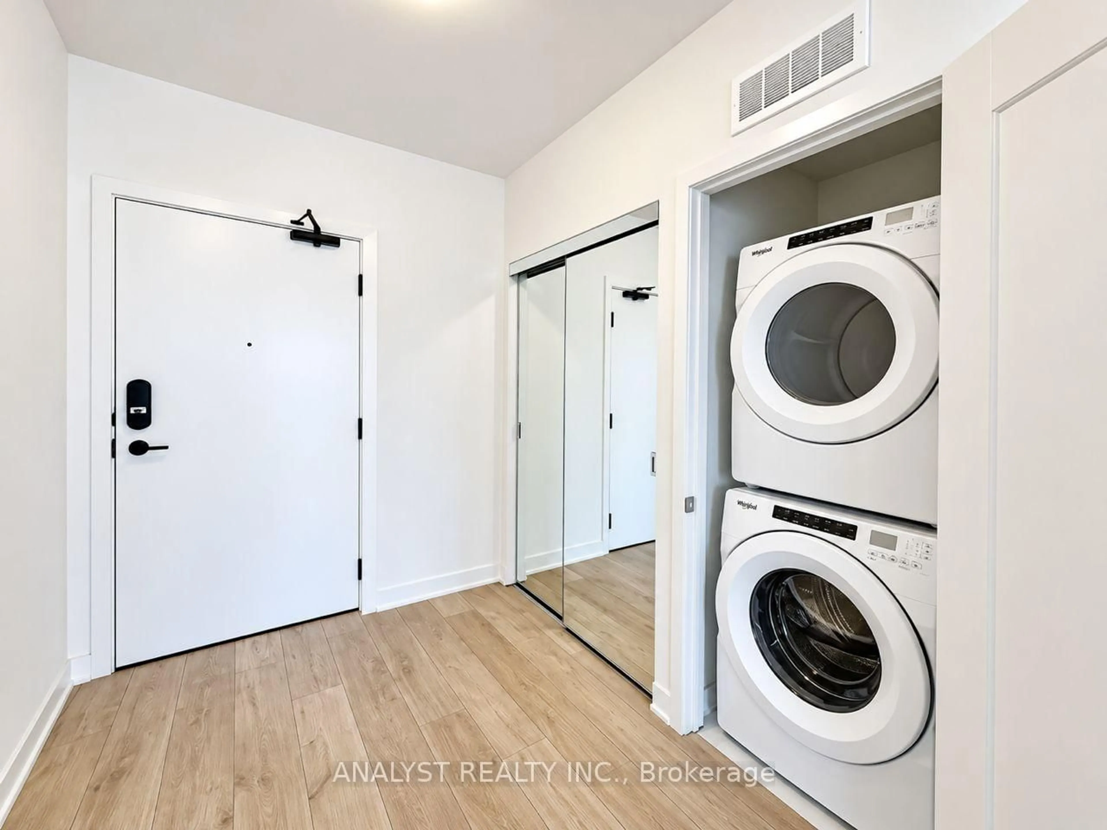 Laundry room for 135 Lower Sherbourne St #1956, Toronto Ontario M5A 1Y4
