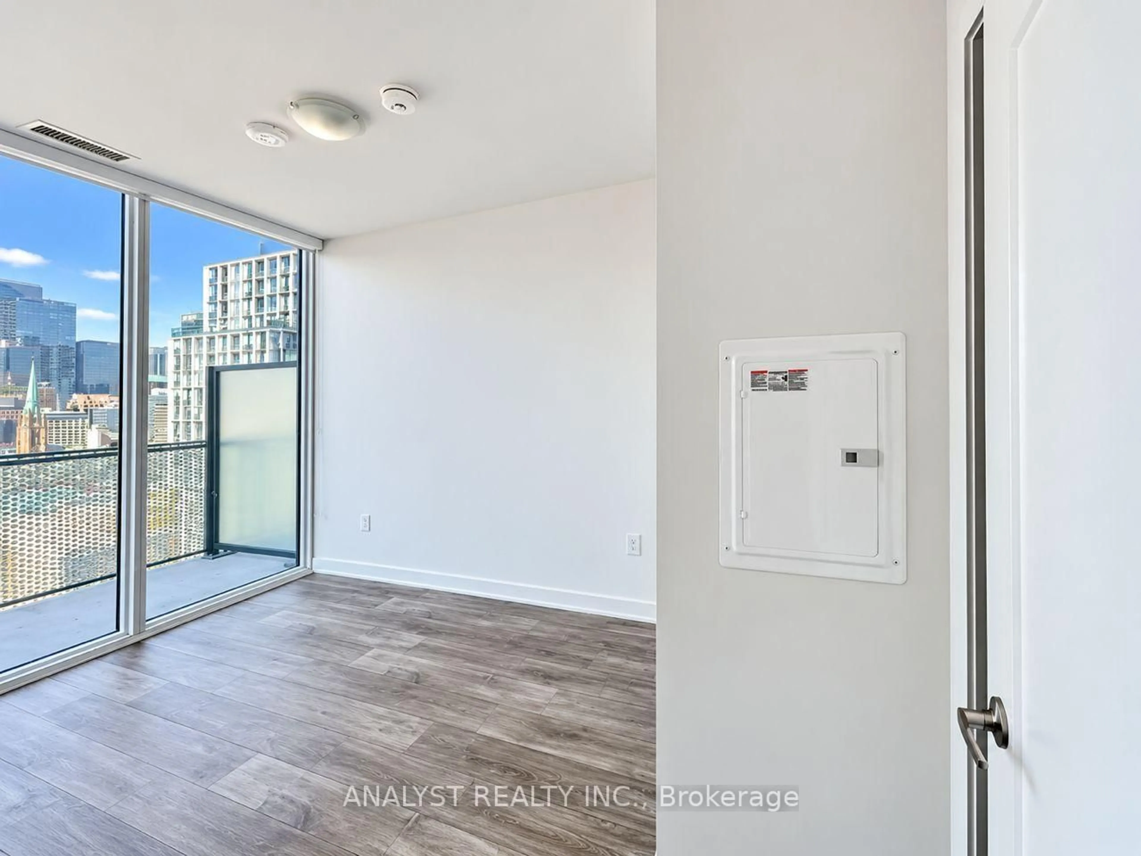 Indoor entryway for 135 Lower Sherbourne St #1956, Toronto Ontario M5A 1Y4