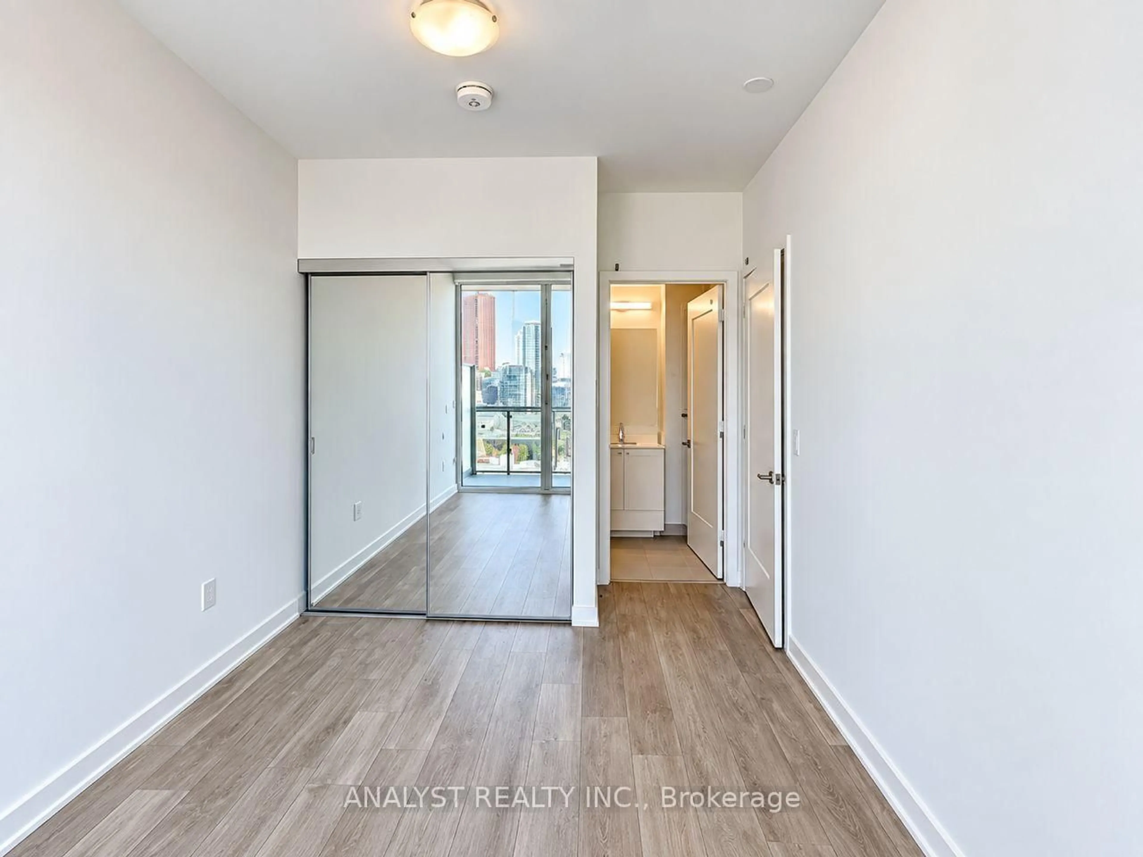 Indoor entryway for 135 Lower Sherbourne St #1956, Toronto Ontario M5A 1Y4