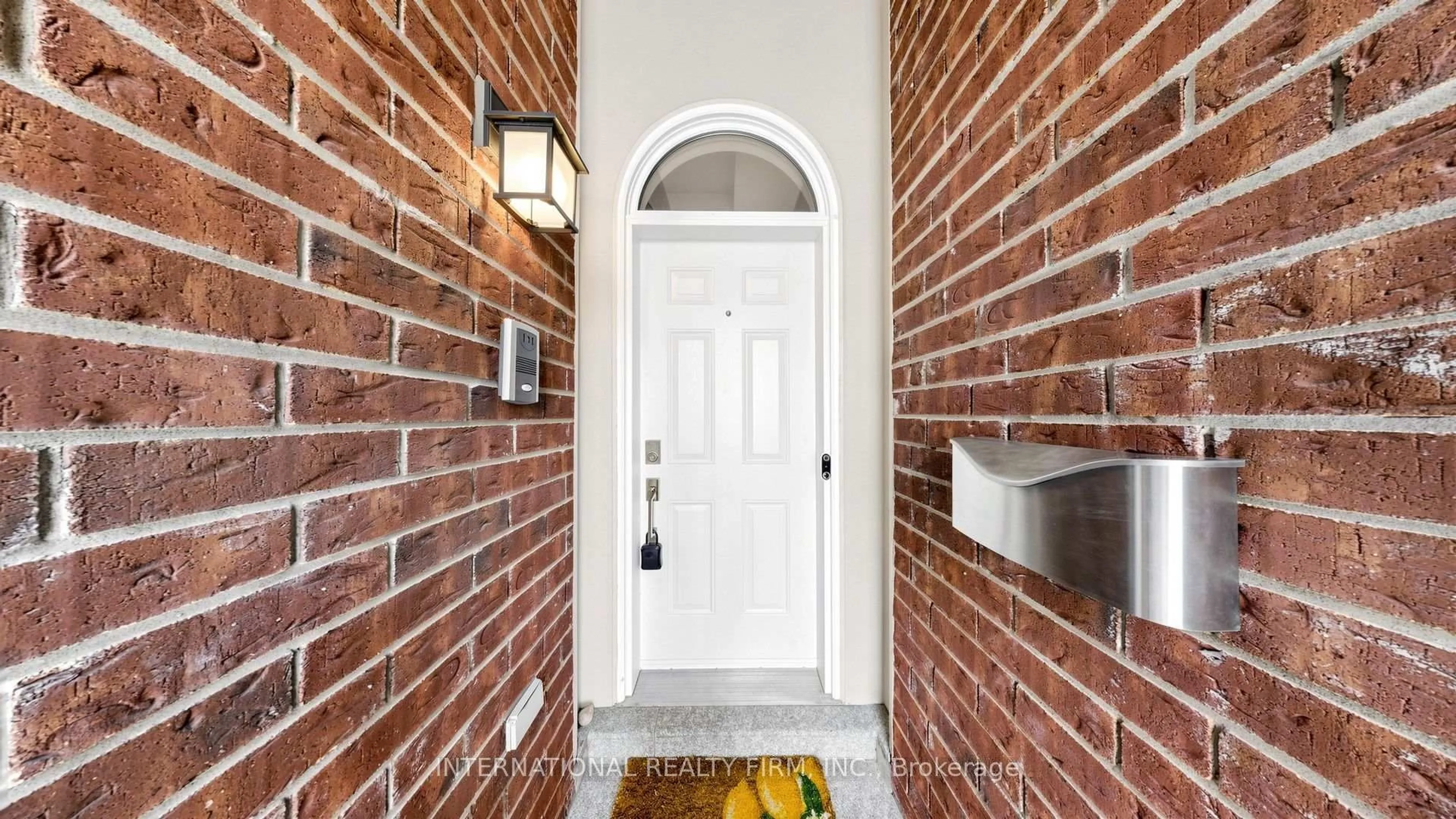 Indoor entryway for 110 Lorraine Dr, Toronto Ontario M2N 0E5