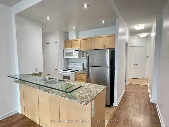 8 York St #2505, Toronto 5