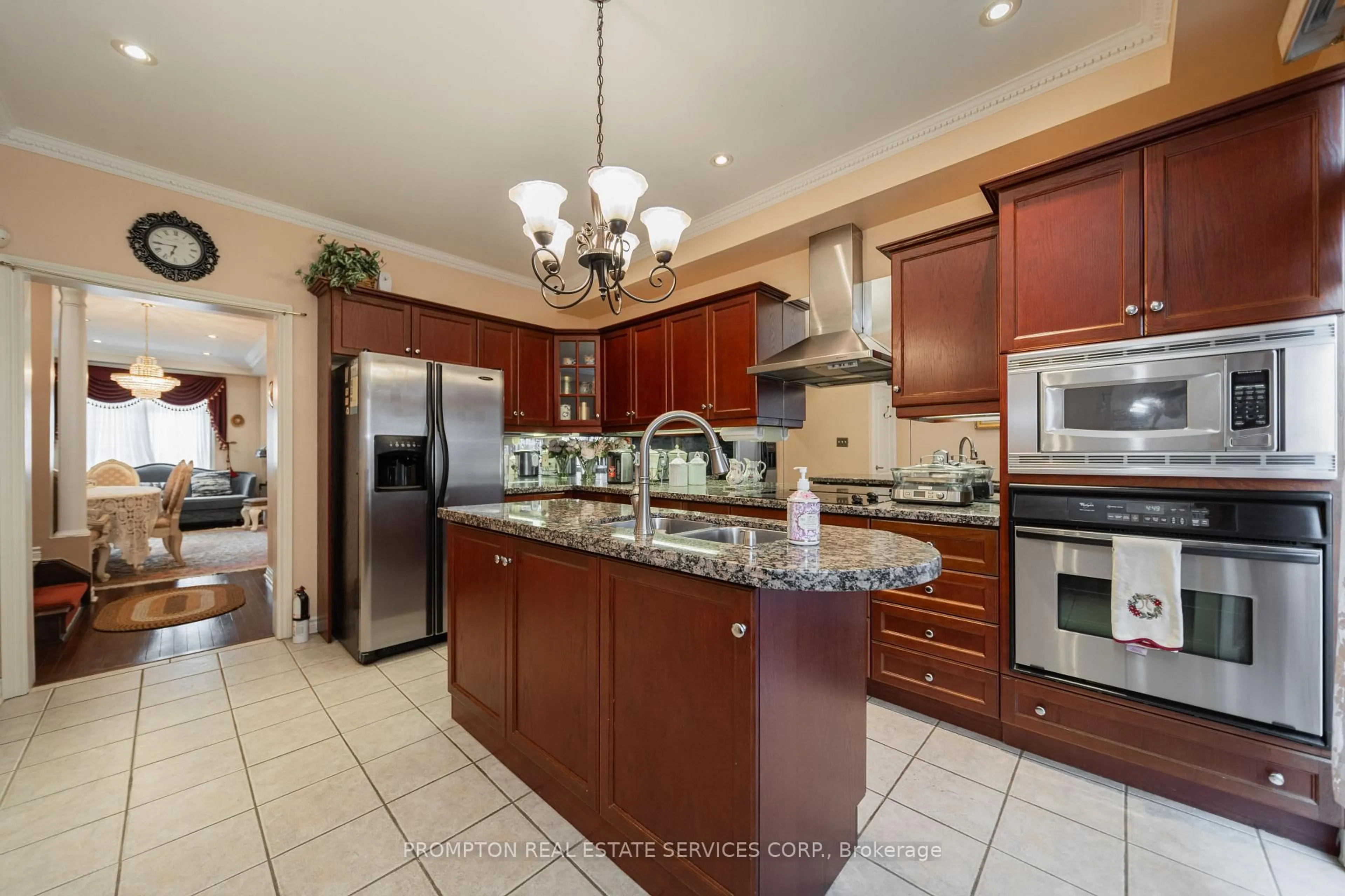 Open concept kitchen, ceramic/tile floor for 25 Routliffe Lane, Toronto Ontario M2N 0A5