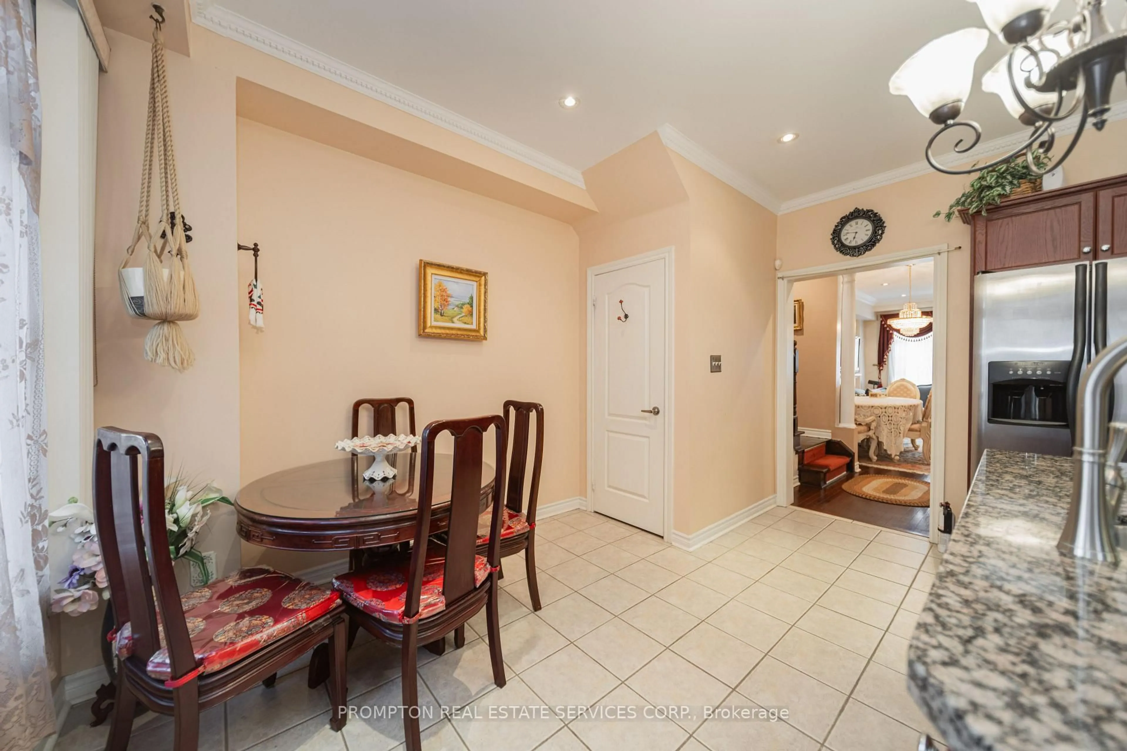 Dining room, ceramic/tile floor for 25 Routliffe Lane, Toronto Ontario M2N 0A5