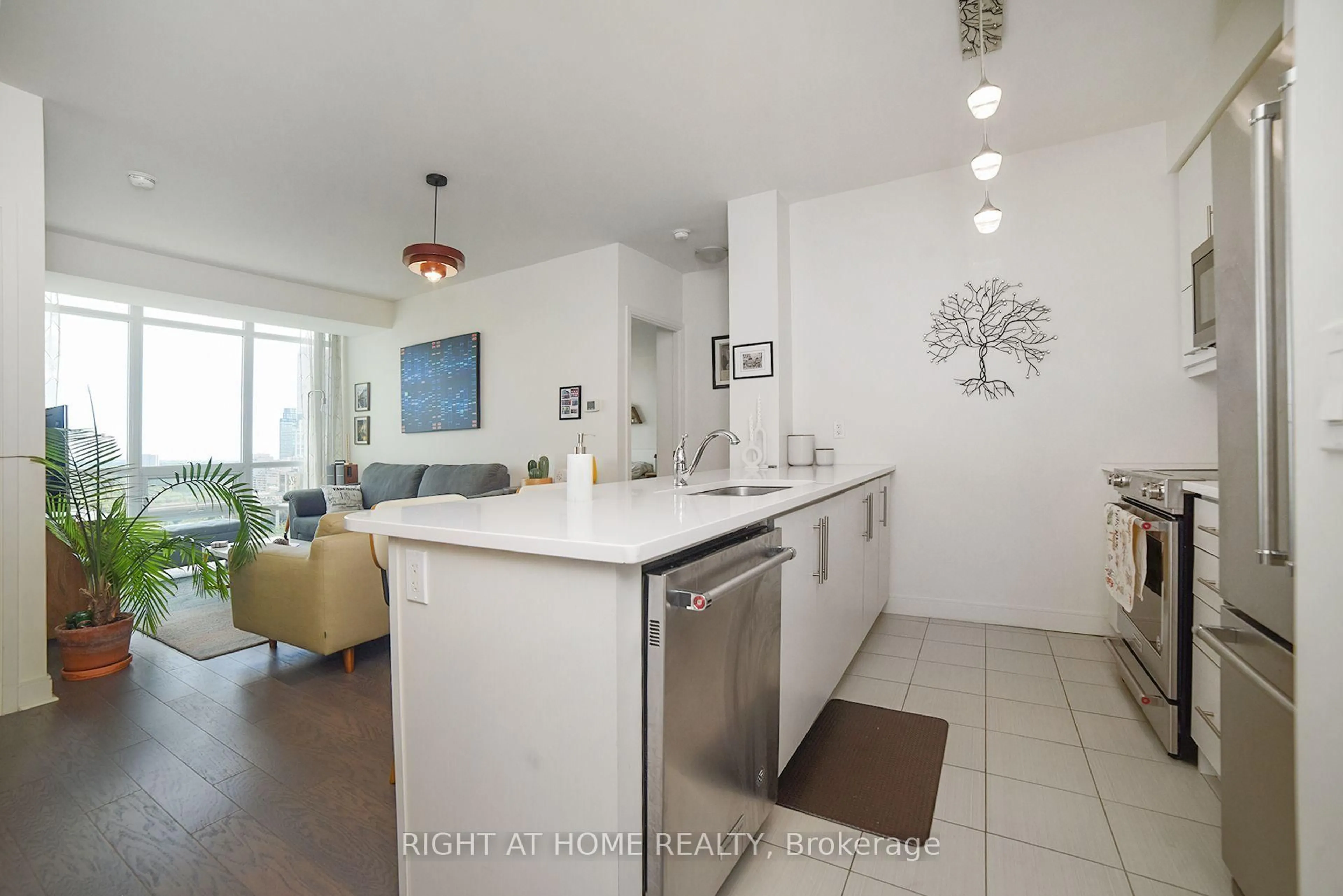 Open concept kitchen, ceramic/tile floor for 825 Church St #2106, Toronto Ontario M4W 3Z4
