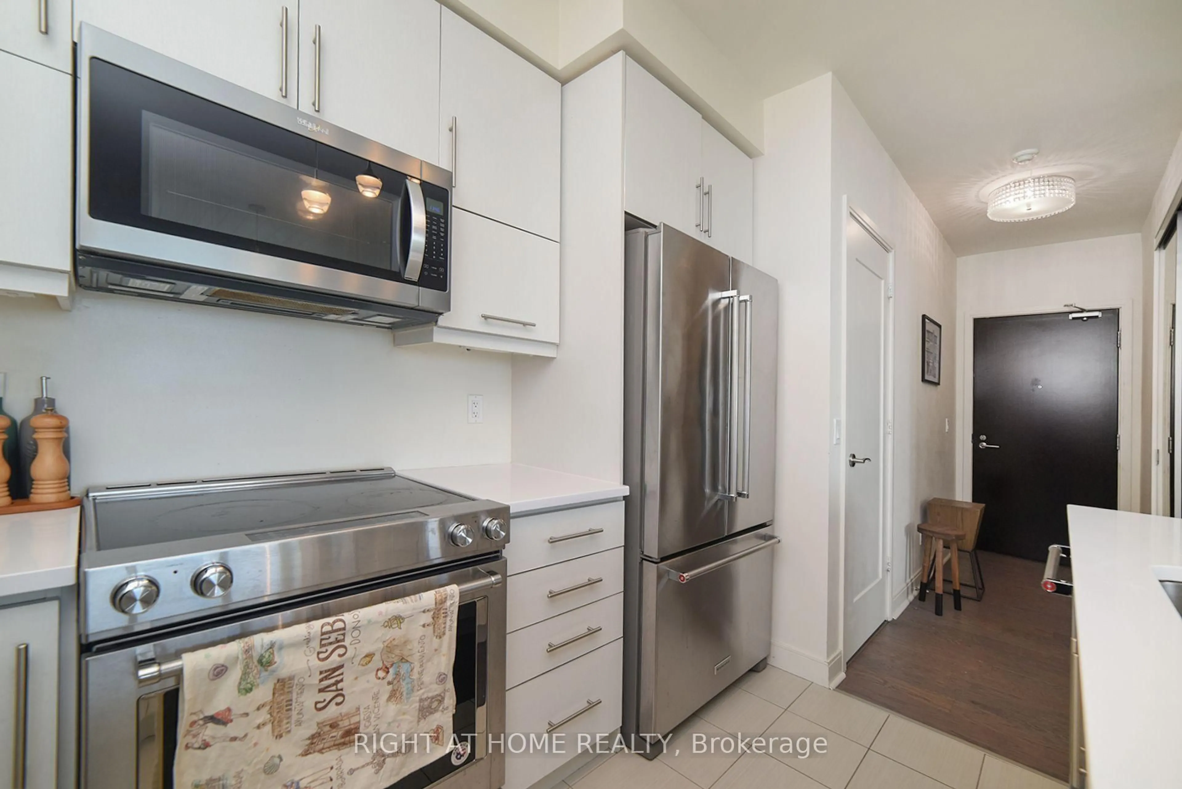 Standard kitchen, unknown for 825 Church St #2106, Toronto Ontario M4W 3Z4