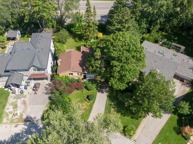 56 Grangemill Cres, Toronto 3