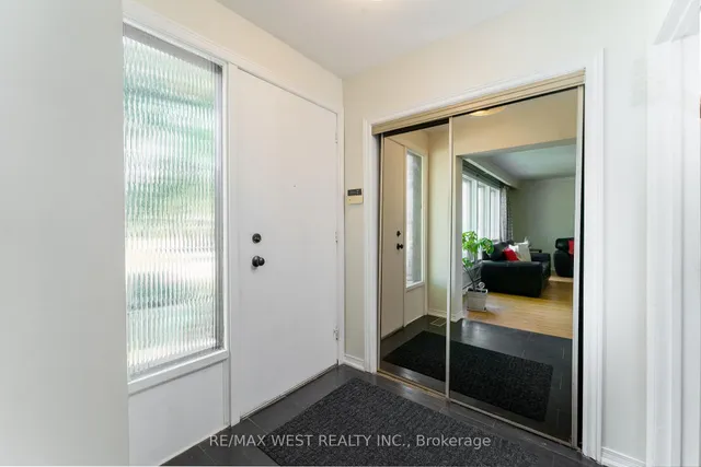 274 Maxwell St, Toronto 3