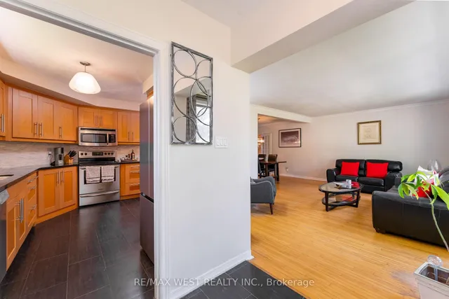 274 Maxwell St, Toronto 4
