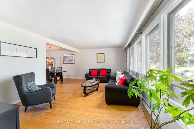 274 Maxwell St, Toronto 5