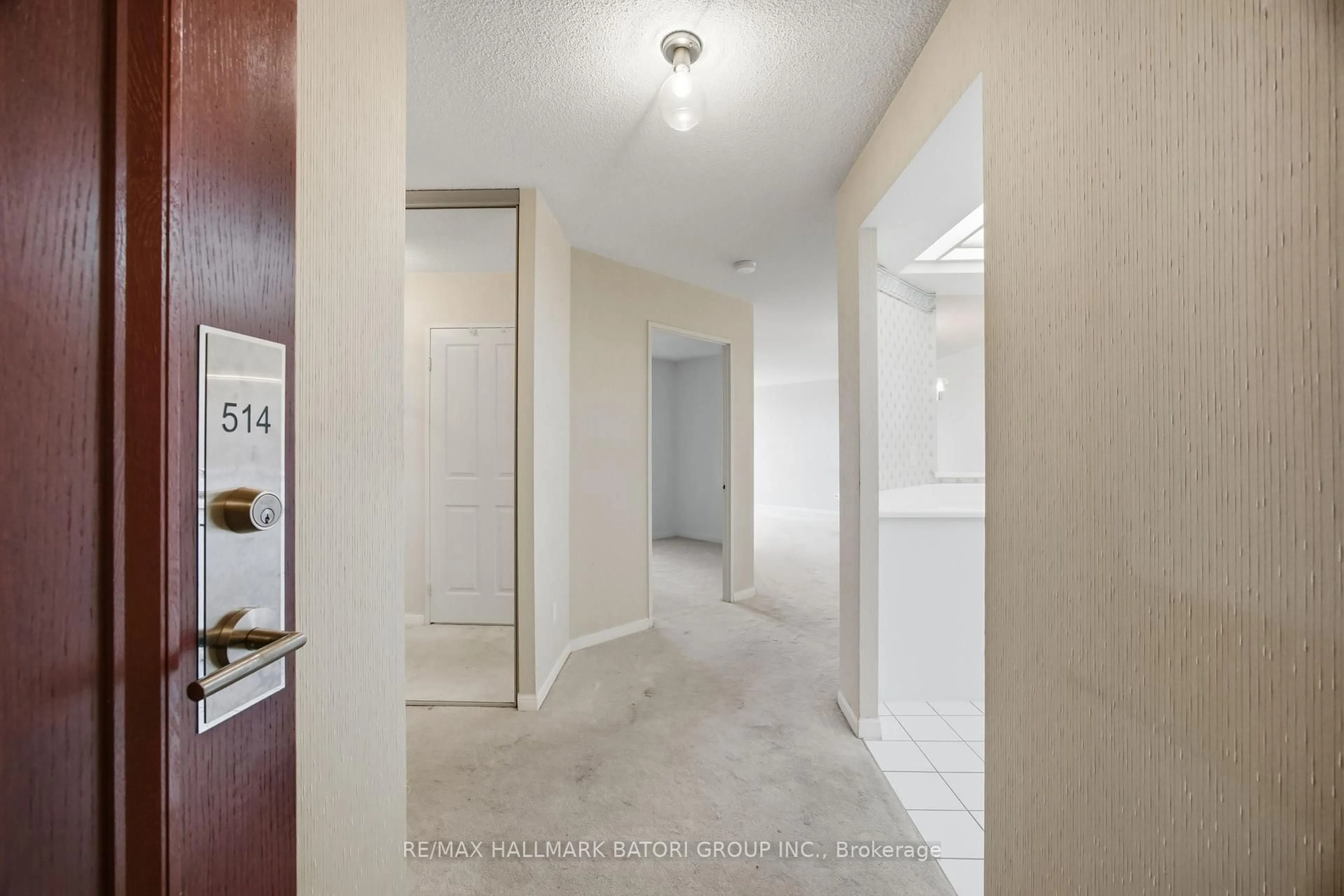 Indoor entryway for 1121 Steeles Ave #514, Toronto Ontario M2R 3W7