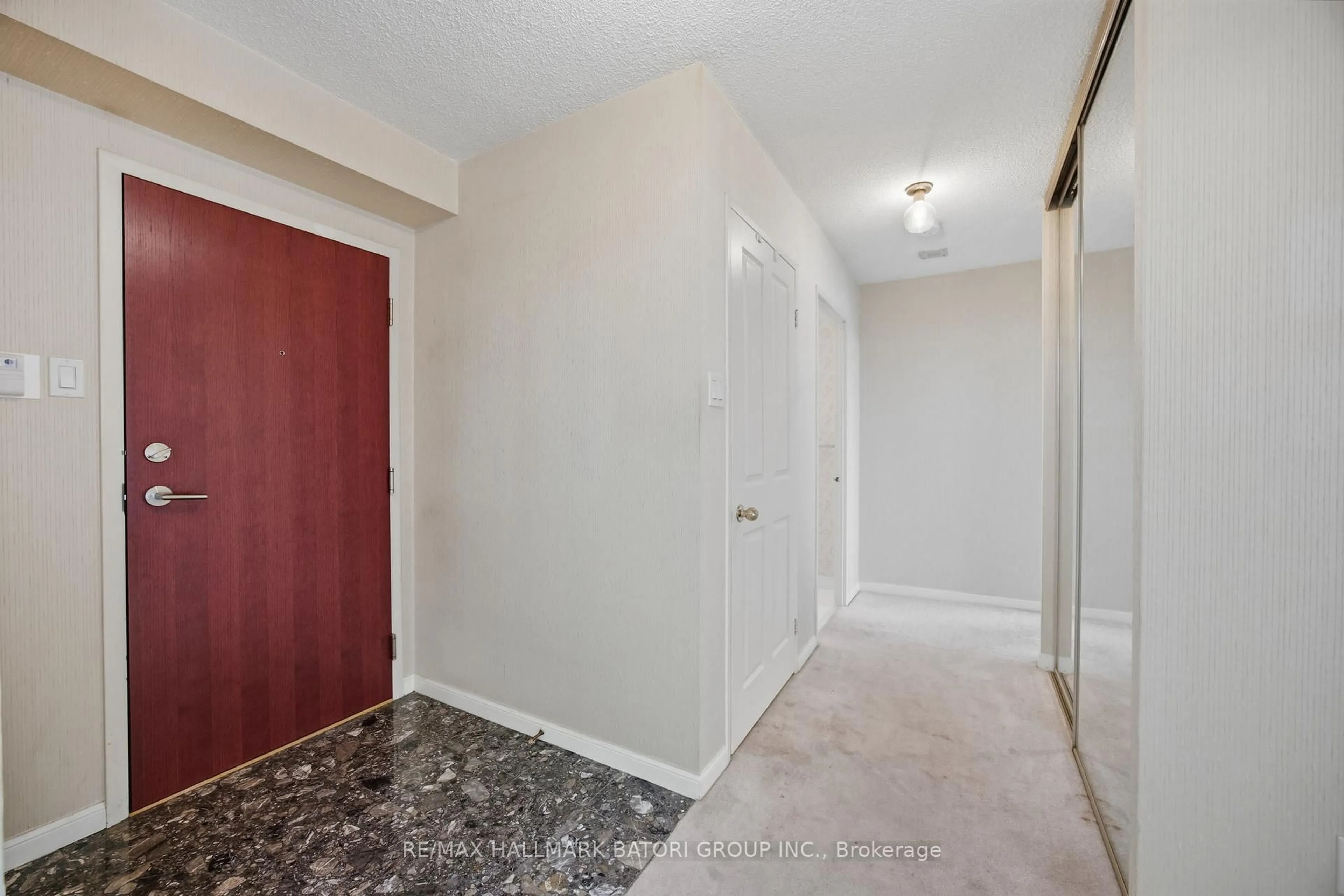 Indoor entryway for 1121 Steeles Ave #514, Toronto Ontario M2R 3W7