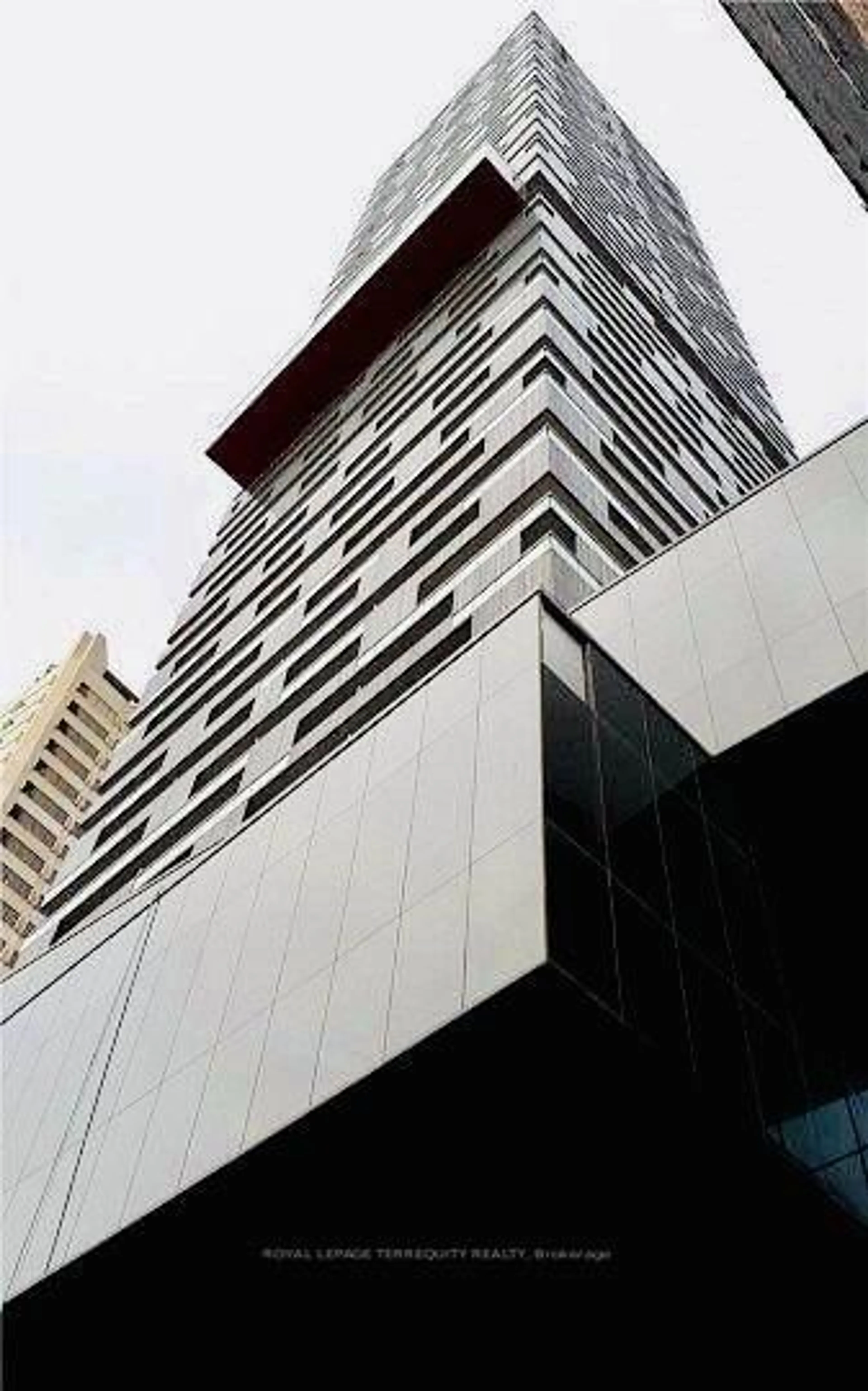 Indoor foyer for 8 Eglinton Ave #505, Toronto Ontario M4P 0C1
