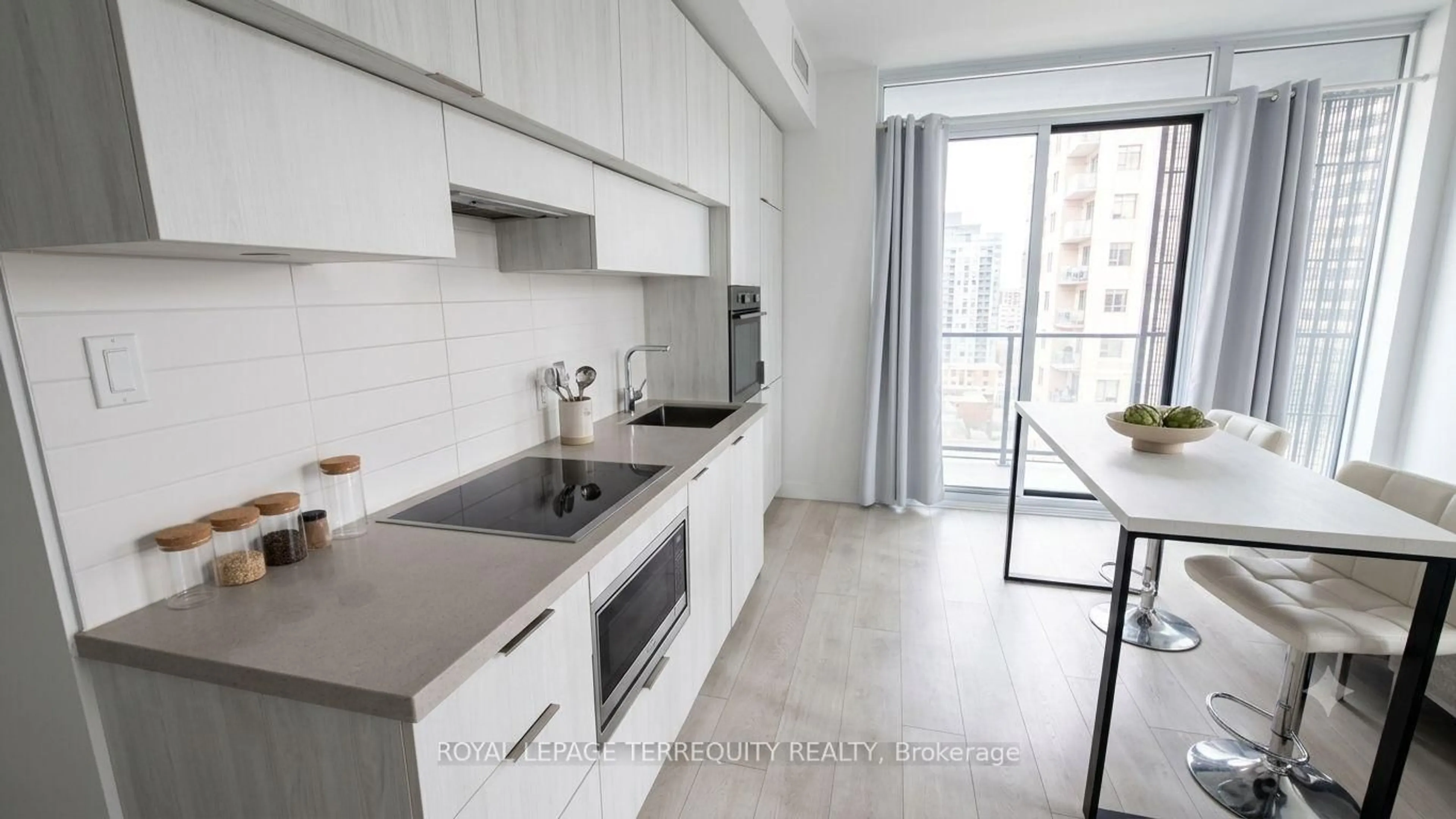 Standard kitchen, unknown for 8 Eglinton Ave #505, Toronto Ontario M4P 0C1