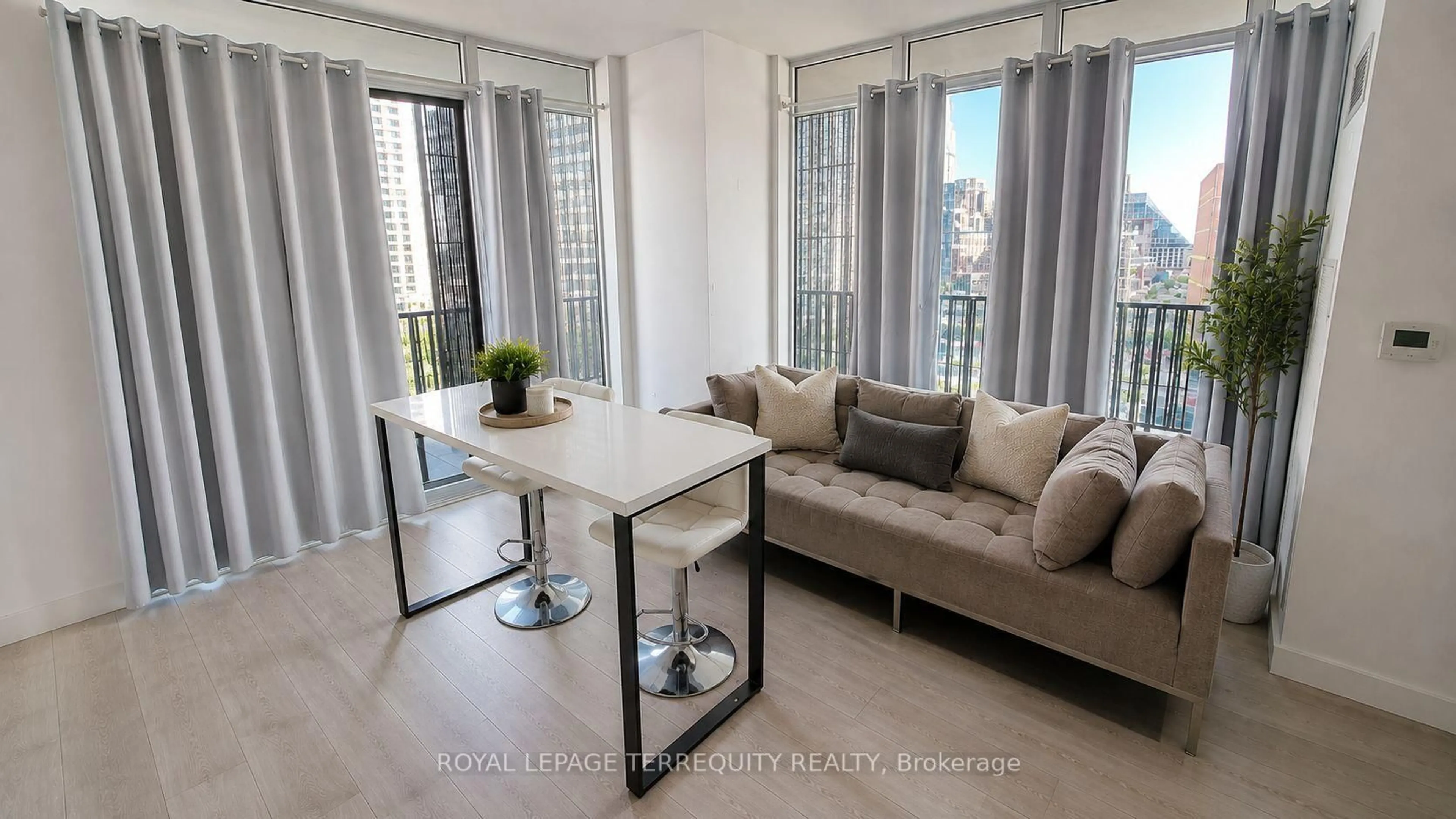 Living room with furniture, unknown for 8 Eglinton Ave #505, Toronto Ontario M4P 0C1