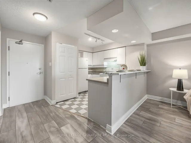 801 King St #627, Toronto 3