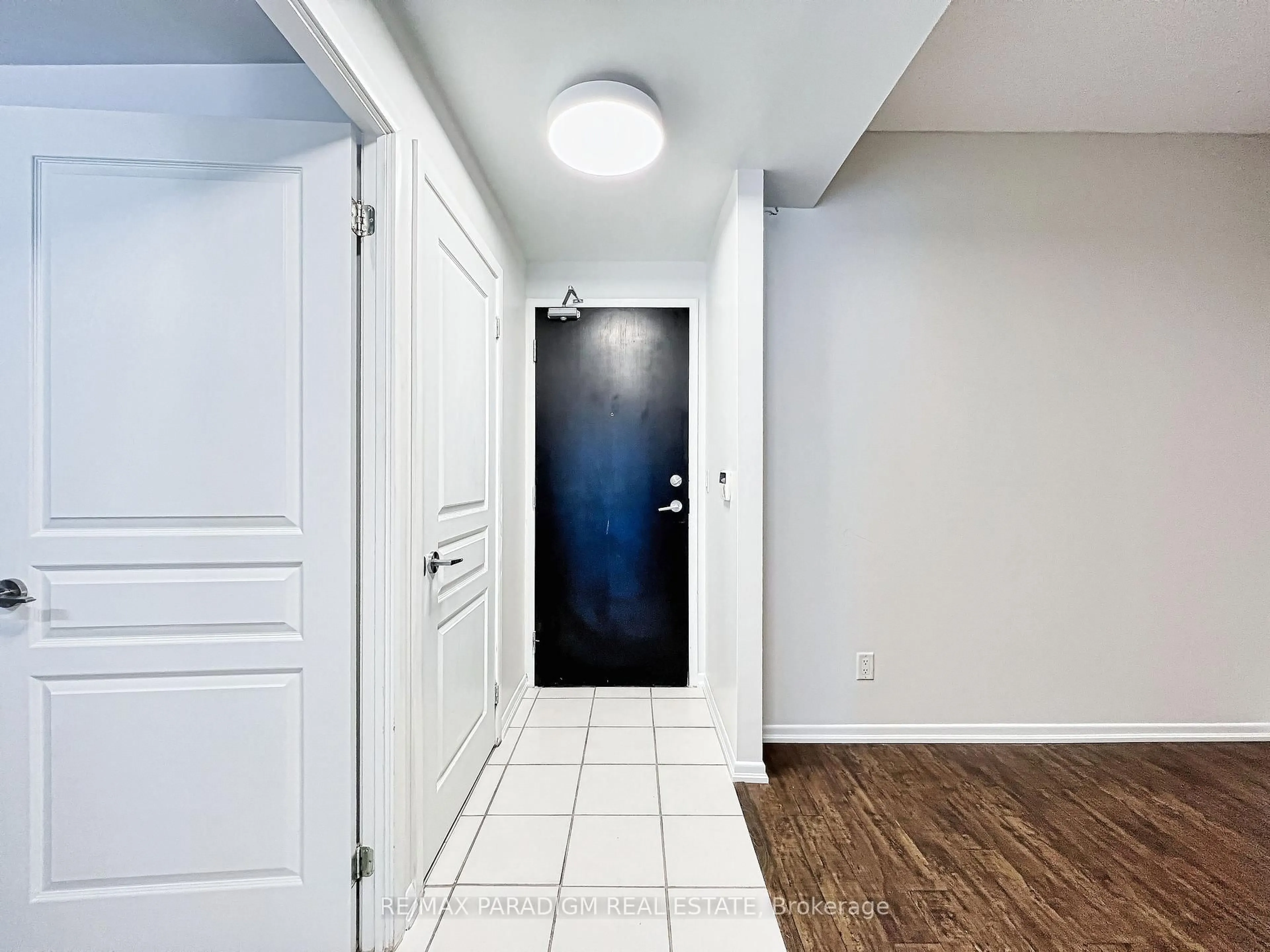 Indoor entryway for 18 Yonge St #3713, Toronto Ontario M5E 1Z8