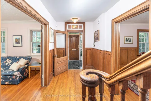 16 Lewes Cres, Toronto 2