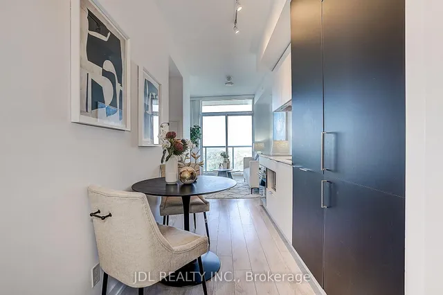33 Helendale Ave #1811, Toronto 2