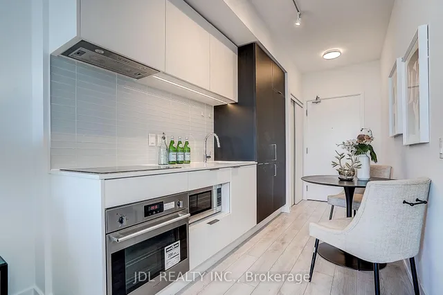 33 Helendale Ave #1811, Toronto 5