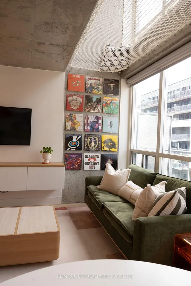 1029 King St #820, Toronto 4
