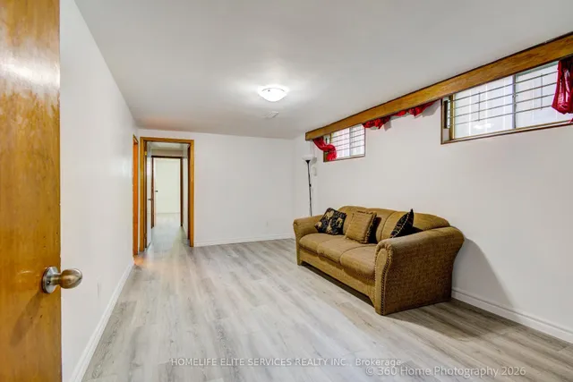 69 Castlebury Cres, Toronto 2