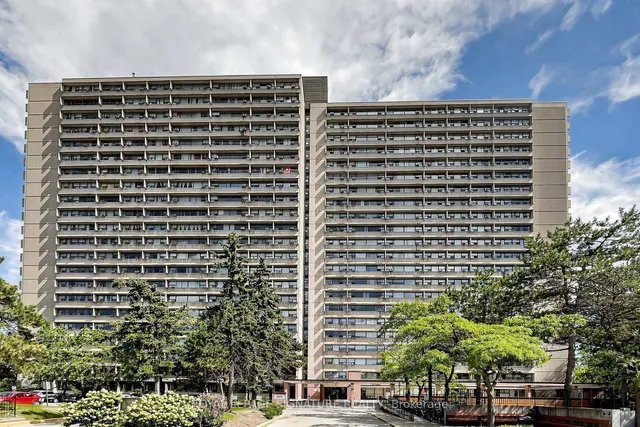 100 Leeward Glwy #411, Toronto 3