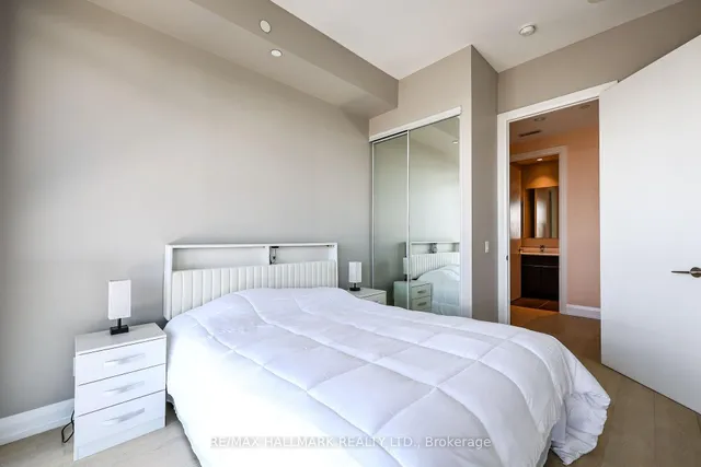 7 Grenville St #6005, Toronto 5