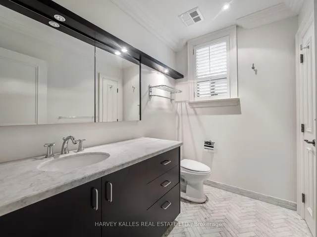 67 Warren Rd, Toronto 5