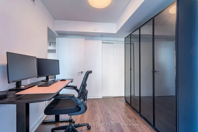 30 Tretti Way #427, Toronto 3
