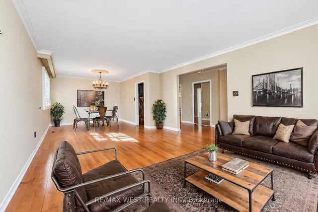 61 Bickerton Cres, Toronto 3