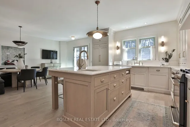 43 Whitehall Rd, Toronto 3