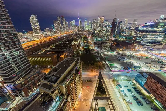 33 Mill St #2406, Toronto 5