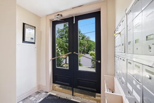 1648 Bathurst St #5, Toronto 2