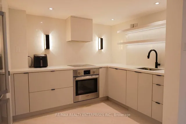 38 Elm St #600, Toronto 2