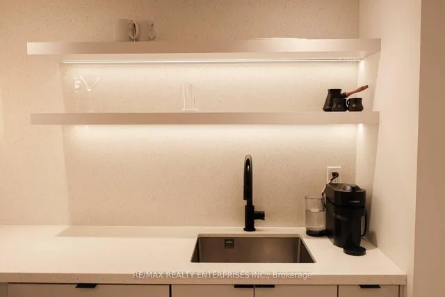 38 Elm St #600, Toronto 5