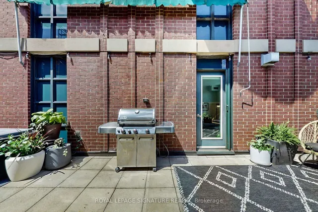 901 Queen St #231, Toronto 5