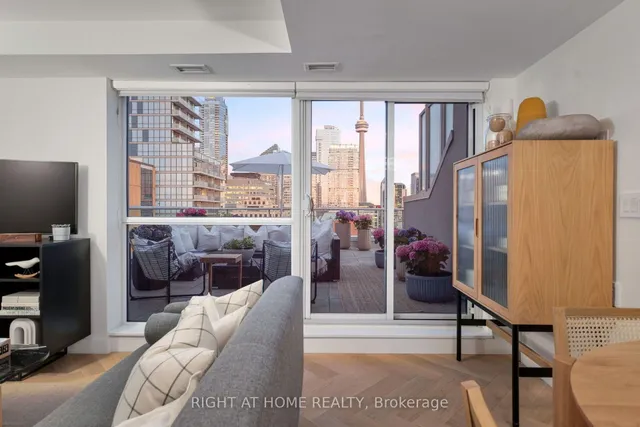 96 St Patrick St #PH8, Toronto 5