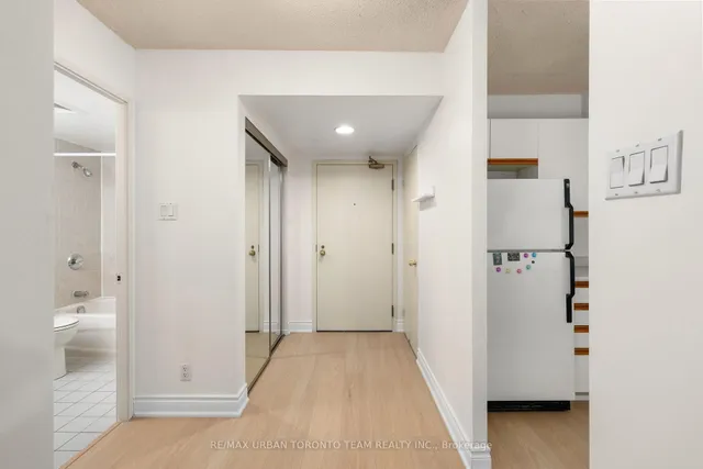 92 King St #418, Toronto 3