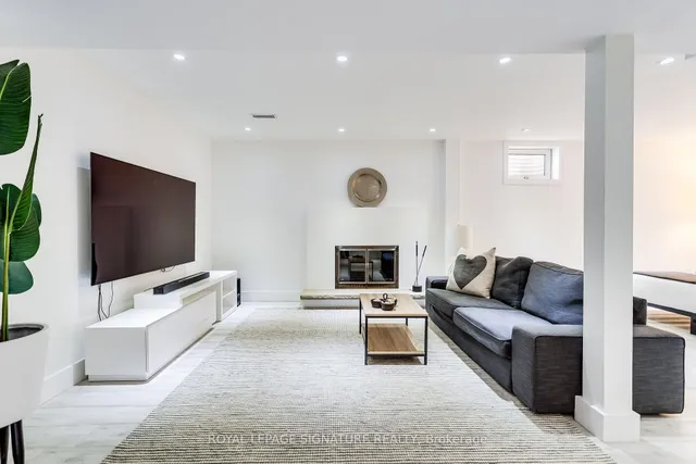9 Georgian Crt, Toronto 5