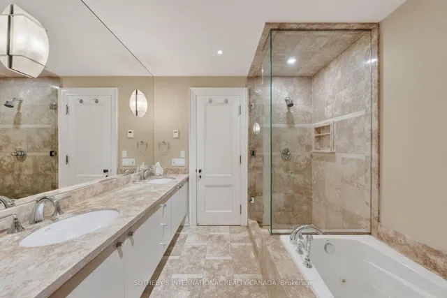 15 Alexandra Wood, Toronto 4