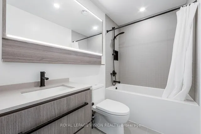 425 Front St #1008, Toronto 4