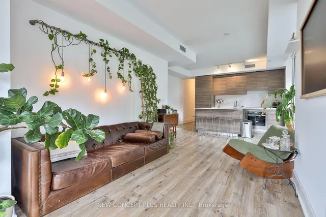 200 Bloor St #405, Toronto 4